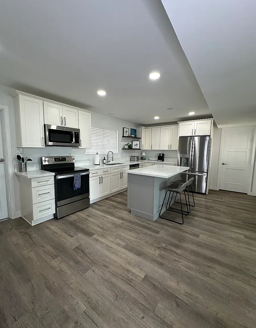 2729 N Myrtle Ave — Photo 3