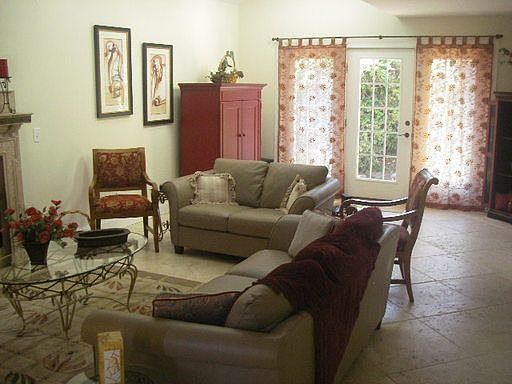 3rd image of 50 Royal Pointe Dr