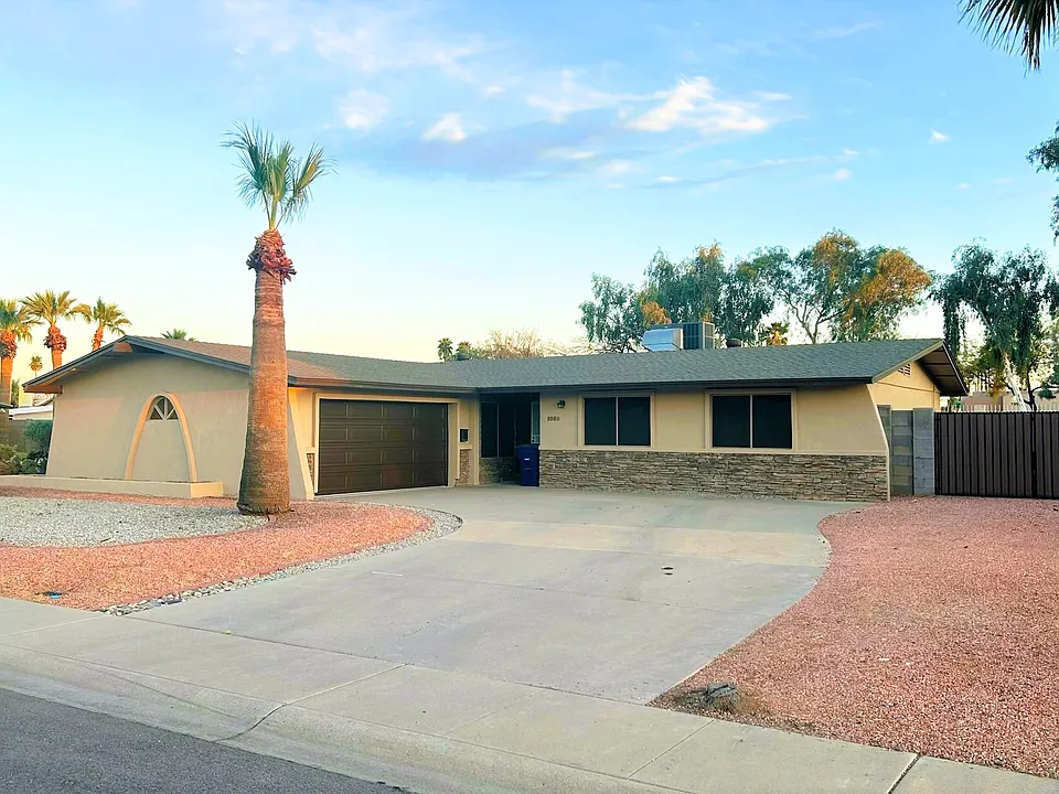 1989 E Dunbar Dr