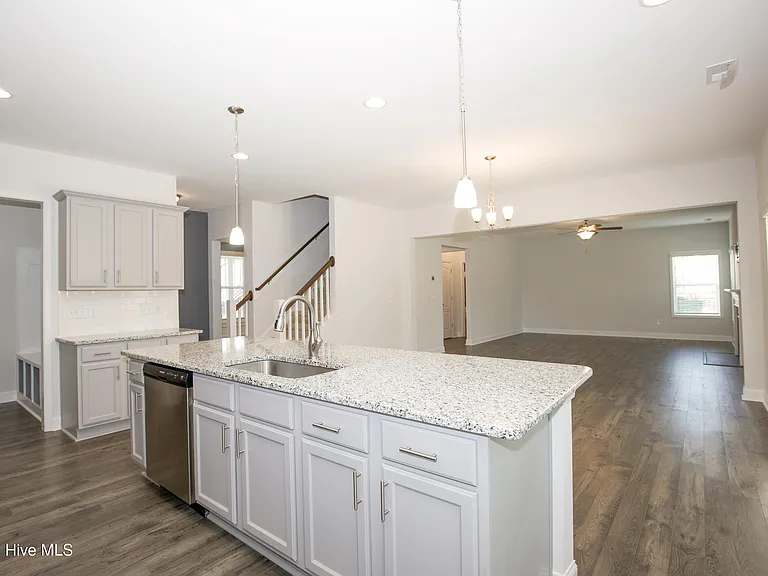 660 Avenue Of The Carolinas — Photo 33