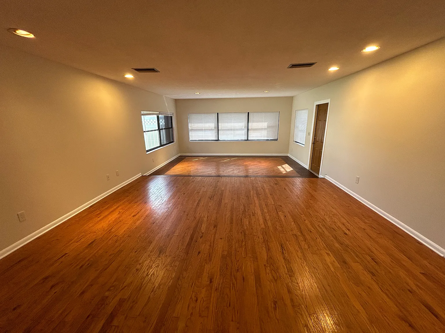 3 bed, 1704 sqft, $2,400 — Photo 4