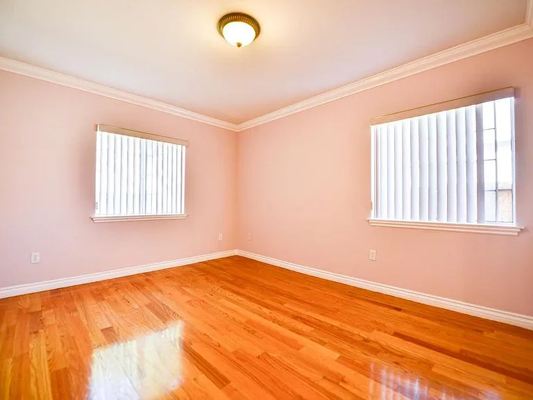 3230 Roberts Ave #1 — Photo 3