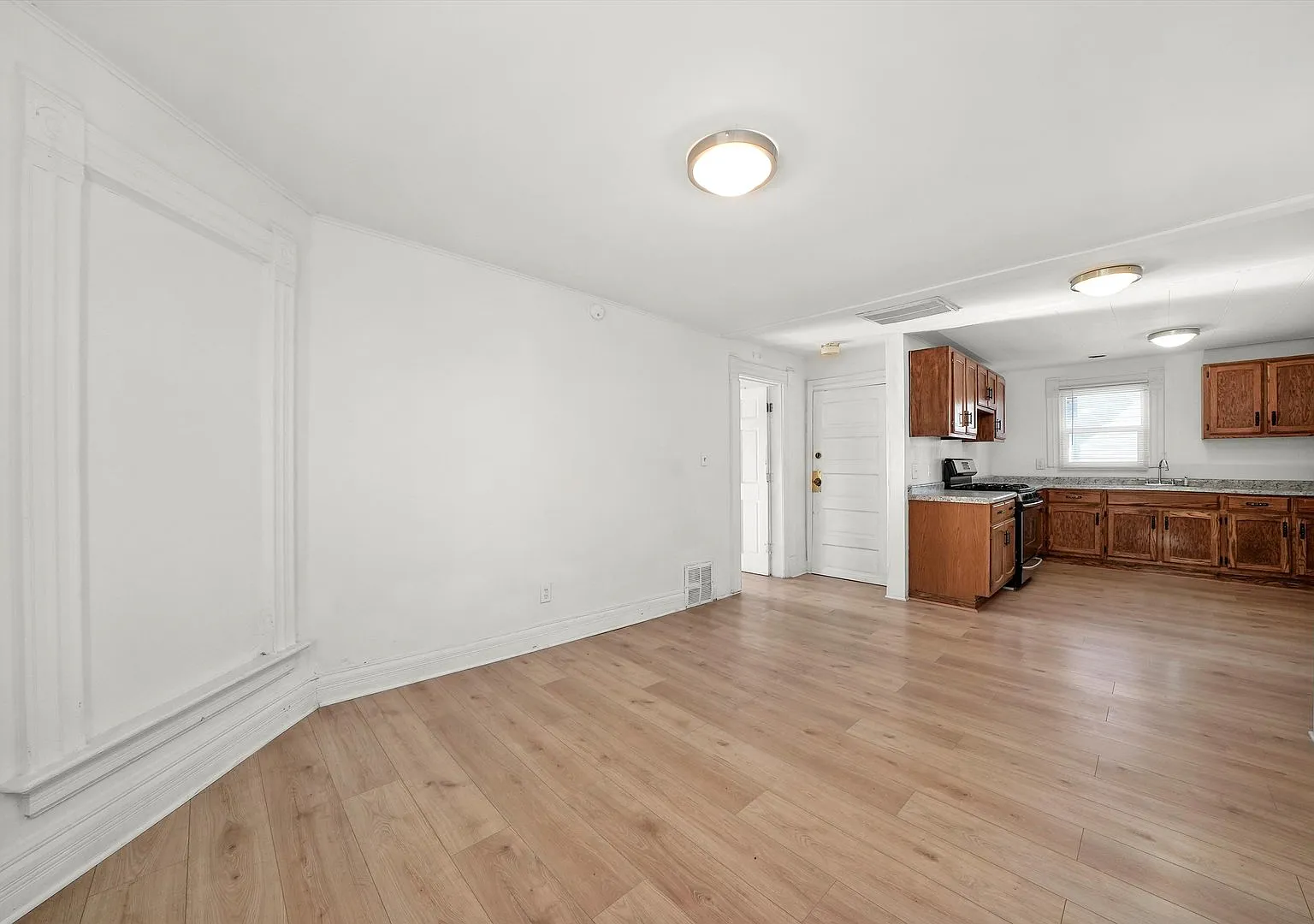 2 bed, 922 sqft, $1,200 — Photo 3