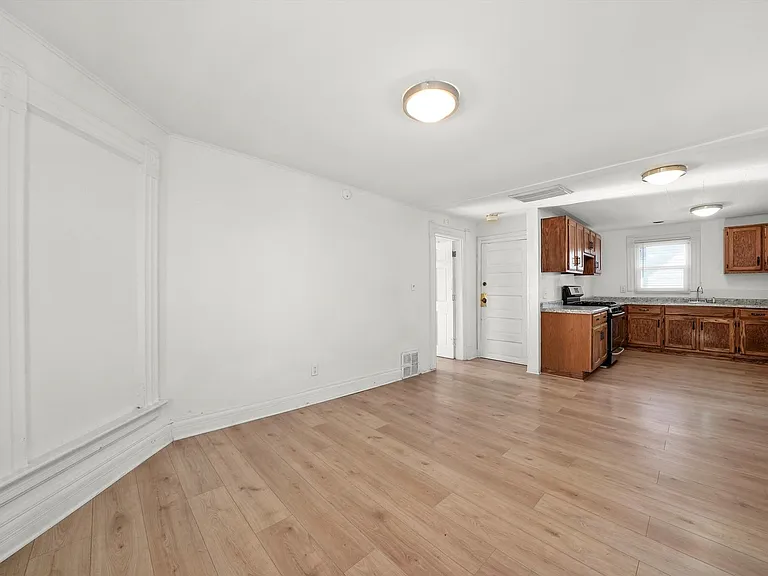 1097 E Merchant St #2 — Photo 3