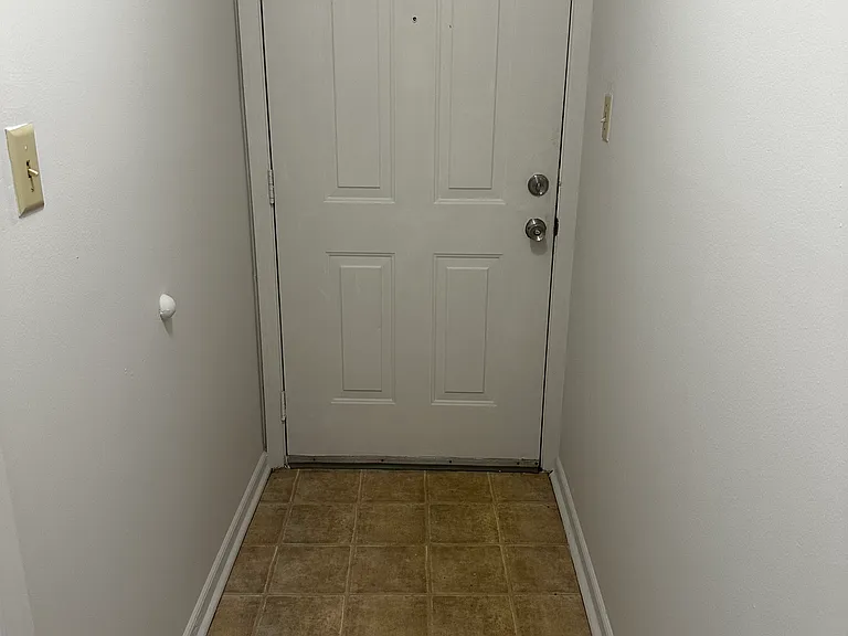 105 Windtree Ct #F — Photo 9