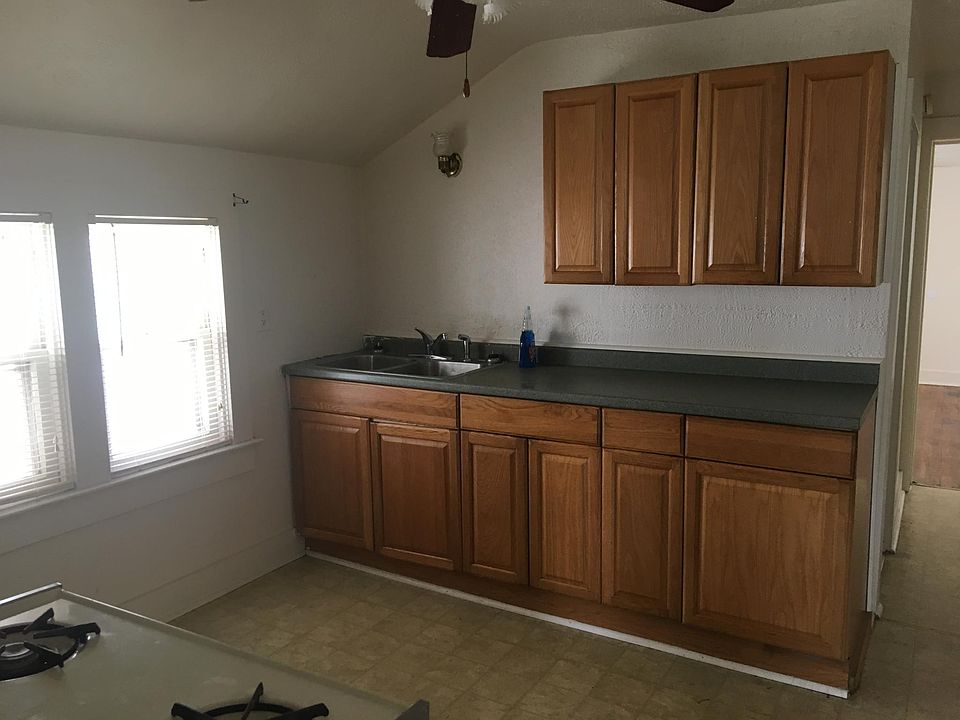 1st image of 839 E 21st St