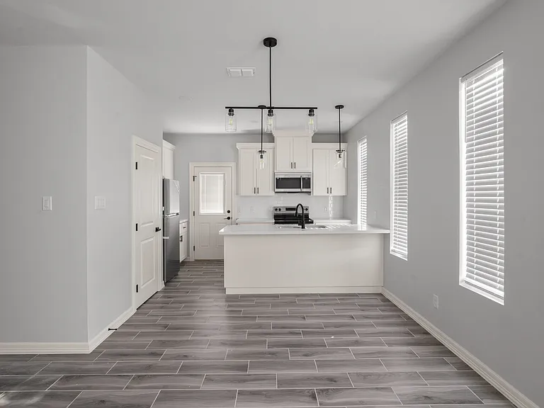 504 N Onyx Ave #3 — Photo 2