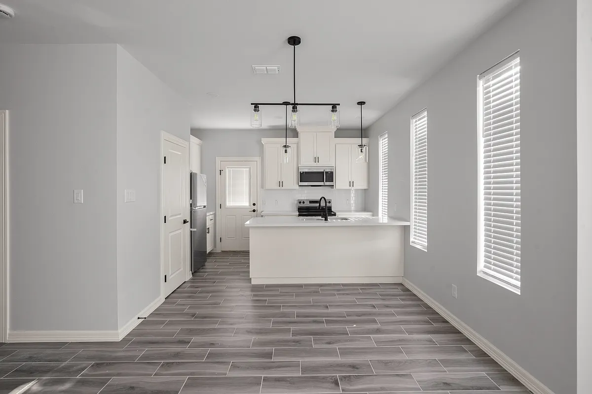Building Photo - 504 N Onyx Ave #3