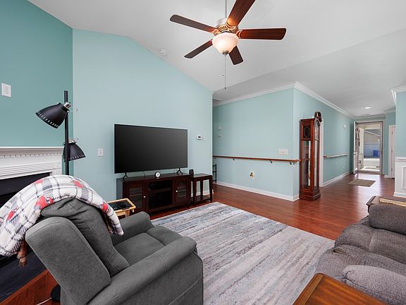 5th image of 1604 Legends Ave.