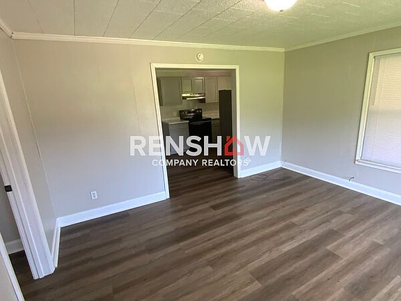 3rd image of 150 N Poplar St