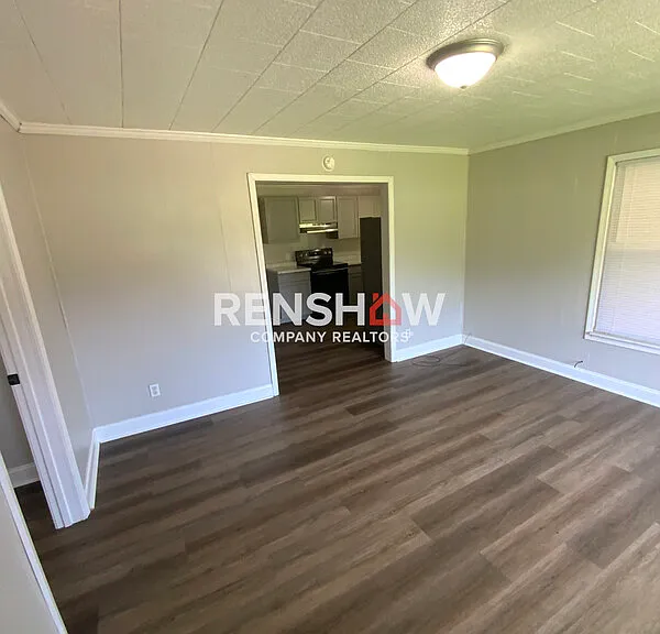 150 N Poplar St — Photo 3