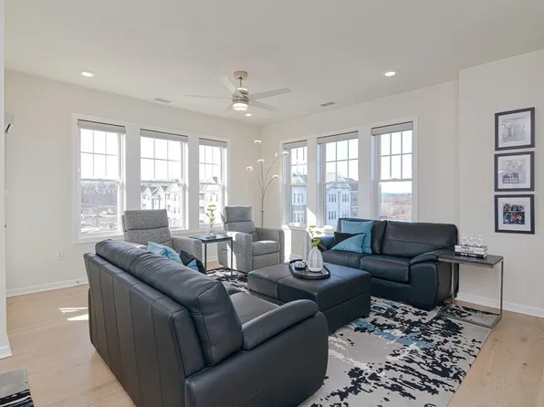 1 Peters Farm Way #1401, Westborough, MA 01581