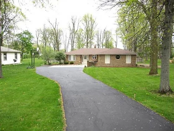 1127 W Ludwig Rd photo 1