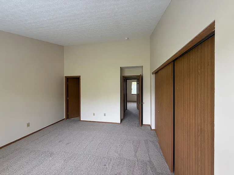 5911 Shadow Lake Cir — Photo 18