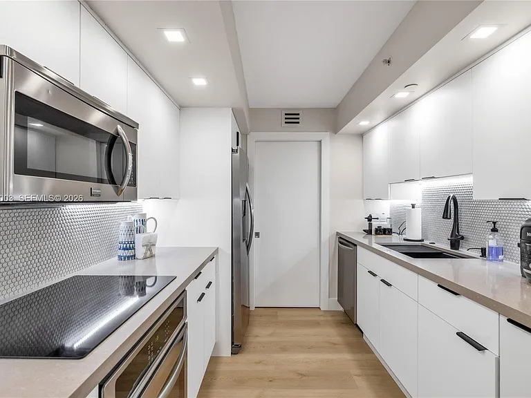 6917 Collins Ave #1404 — Photo 3
