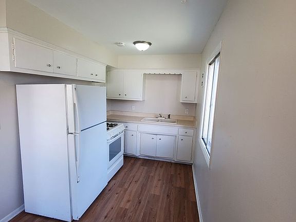 5th image of 2025 W Warnimont Ave #2