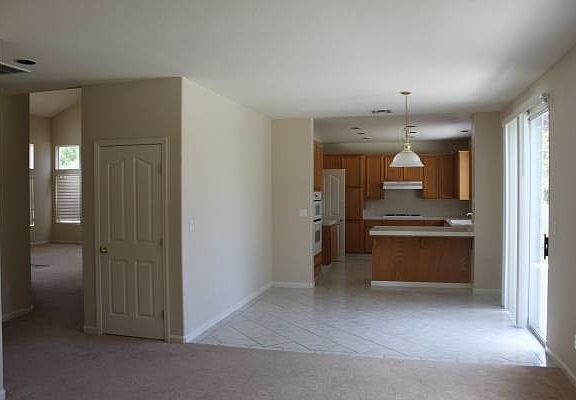 4th image of 901 Glade Ct