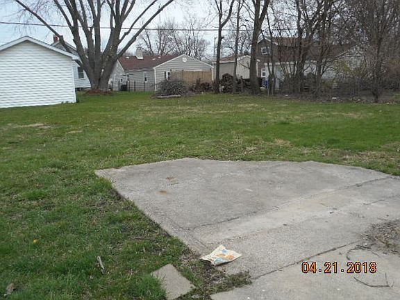 3rd image of 3718 S Granville Ave