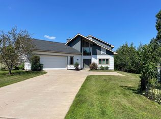 11665 River View Dr, Hibbing, MN 55746
