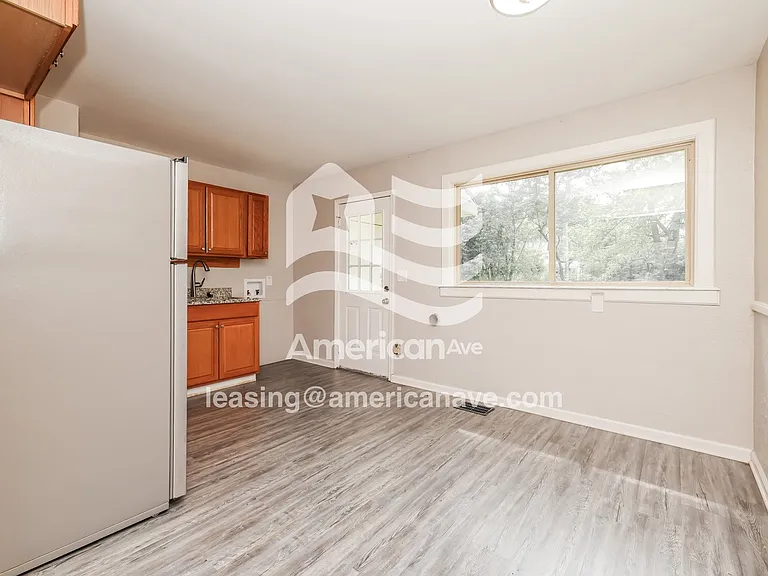 1687475_006_dining_room_6.jpg