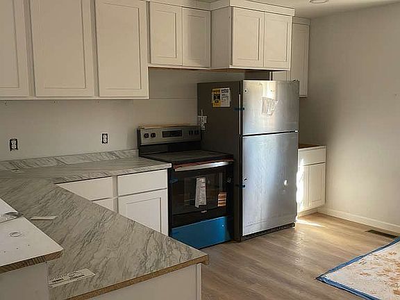 2nd image of 2318 Holiday Ln