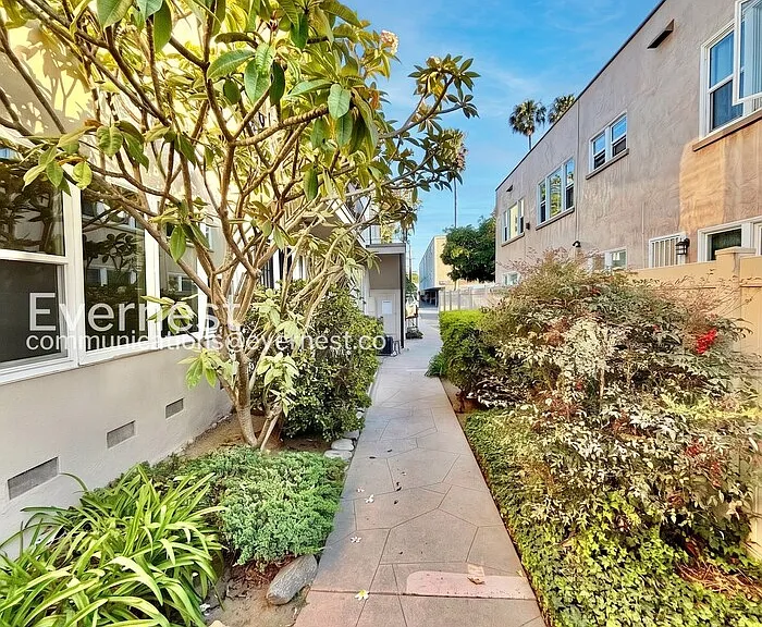 1261 E 1st St #5 — Photo 14