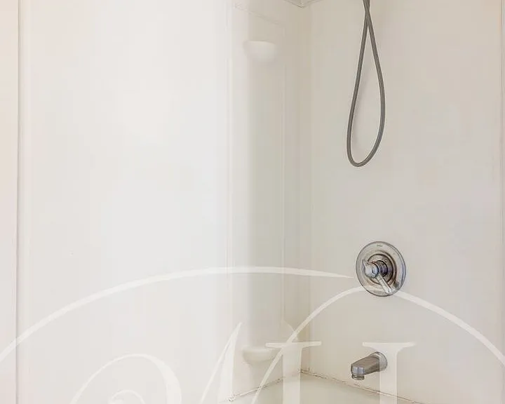 24 NE Ash Ave — Photo 15