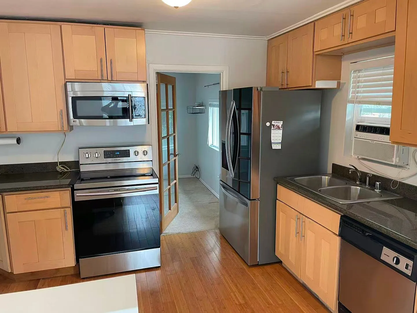 Nice 2-bed, 1-bath house + mother-in-law studio for rent! — Photo 3