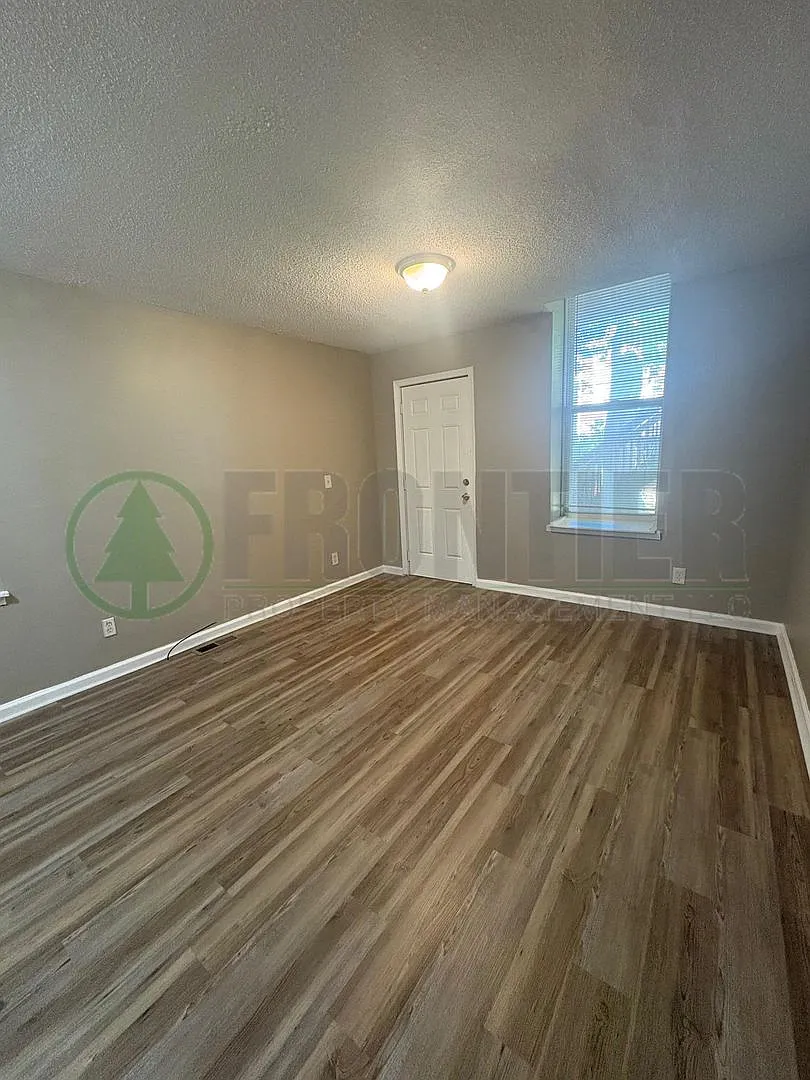 1717 S Tucker Blvd (Maintenance Call First) — Photo 4
