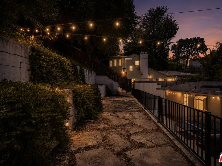 8876 Wonderland Ave — Photo 19
