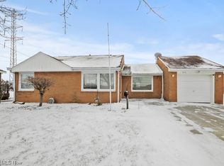 284 E Wilson St, Struthers, OH 44471