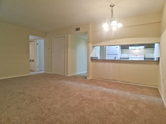 5th image of 301 E 2nd St #1368f6822