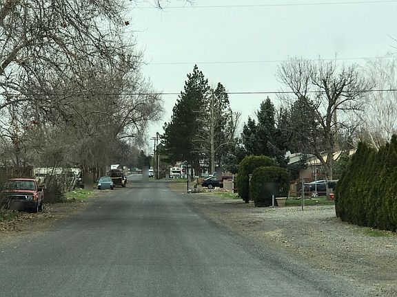 4th image of 828 E 15th Ave