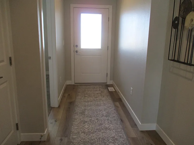 177 N Canterbury Cir — Photo 4