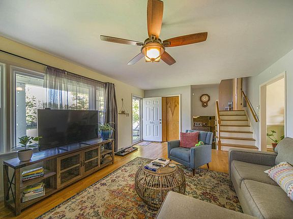 3rd image of 1059 Broad Hill Dr