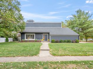 1066 Goldfinch Rd, Columbus, IN 47203