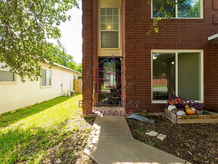 2513 Haven Dr — Photo 2