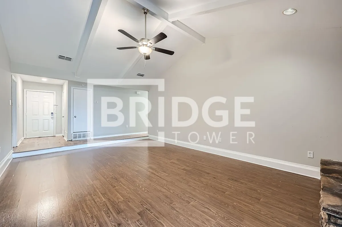 Building Photo - 2614 Parkside Dr