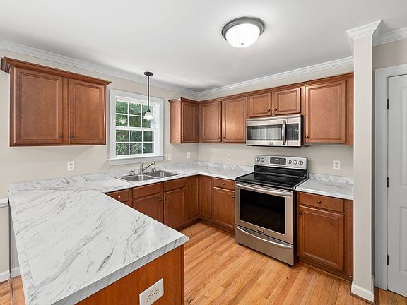 3rd image of 642 Tralee Dr