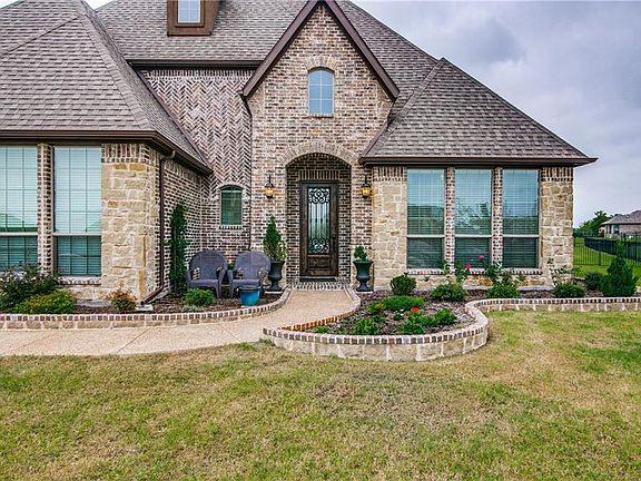 4th image of 608 Calvin Dr
