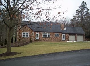 1820 Kent Rd, Upper St Clair, PA 15241