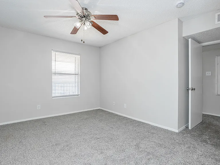 Oak Tree Village Bedroom (1 Bedroom 754sq ft)