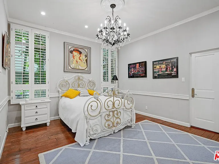 717 N Rodeo Dr — Photo 25
