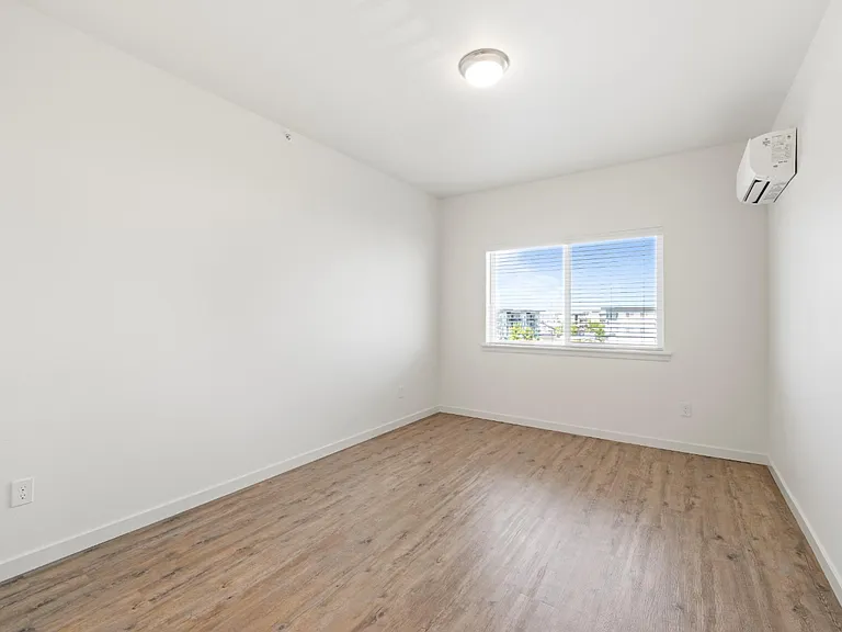 Columbia River Walk Apartments — Photo 101