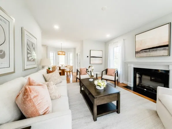 16 Strongwater Dr, Salem, MA 01970