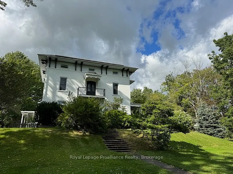 5 bed, $3,600 — Photo 2