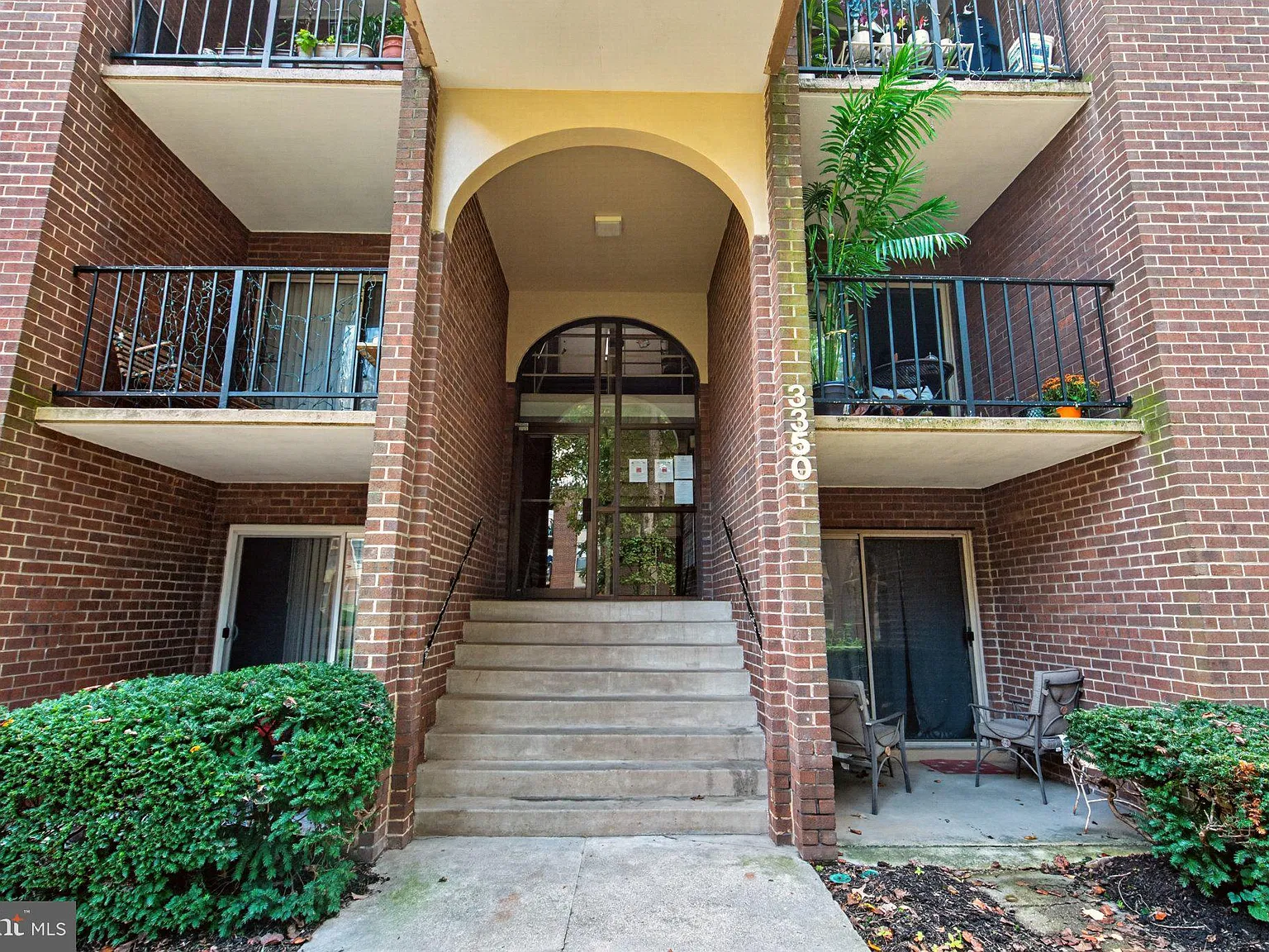 2 bed, 1.0 bath, 898 sqft, $2,100 — Photo 2