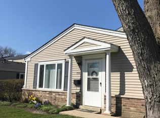 720 E Old Willow Rd, Prospect Heights, IL 60070