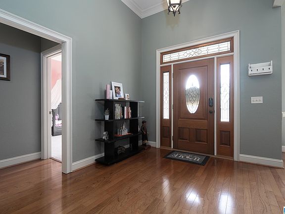 3rd image of 532 Park Lake Ln