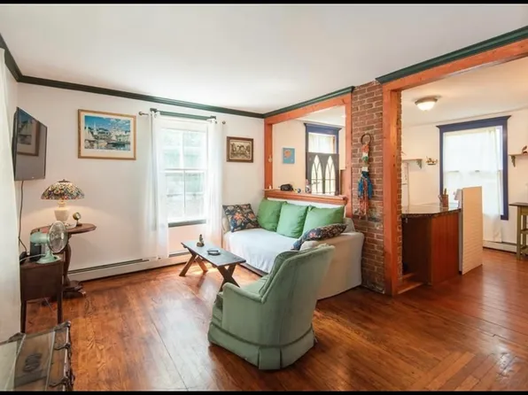 26 2nd St #1, Newport, RI 02840